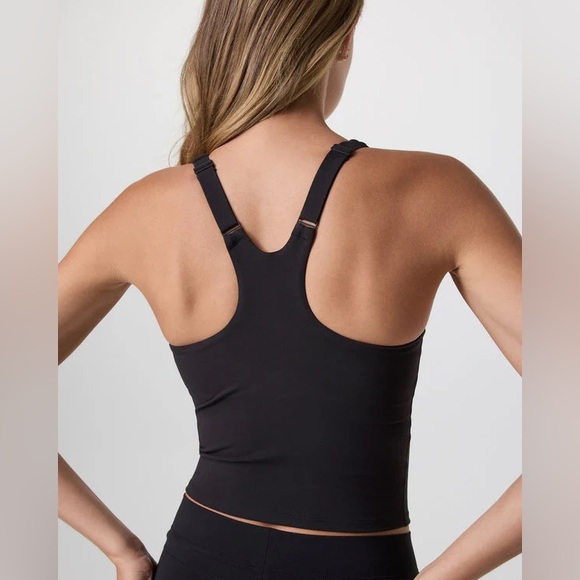Vuori Dynamic Tank Top High Performance Support in Black - Picture 5 of 8